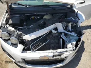2016 Chevrolet Sonic LT z VIN 1G1JC6SHXG4175711, wystawiony jako Copart lot #55358605 z przebiegiem 59 422 mil mil oraz Szkoda całkowita • Salvage title. Historia ofert i sprzedaży dostępna na DreamBid. Obrazek 11.