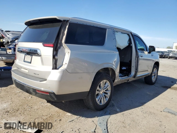 2021 GMC Yukon XL SLT with VIN 1GKS2GKD7MR421859, listed as a Copart auction lot 82650854 with 85,775 mi miles and Salvage Title. Bid and sale history available at carsss.com. Image 3.