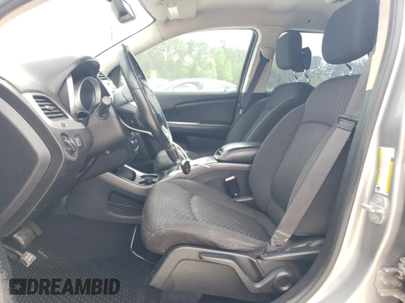 2015 Dodge Journey SE z VIN 3C4PDCAB5FT675083, wystawiony jako Copart lot #52680595 z przebiegiem 116 878 mil mil oraz Czysty tytuł • Clean title. Historia ofert i sprzedaży dostępna na DreamBid. Obrazek 7.