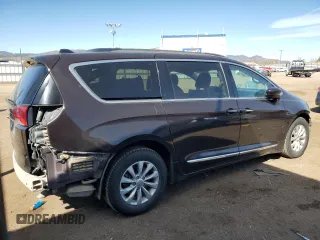 2017 Chrysler Pacifica Touring L z VIN 2C4RC1BG3HR569490, wystawiony jako Copart lot #48378865 z przebiegiem 144 016 mil mil oraz Szkoda całkowita • Salvage title. Historia ofert i sprzedaży dostępna na DreamBid. Obrazek 3.