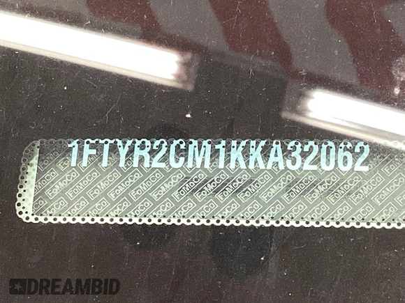 2019 Ford Transit z VIN 1FTYR2CM1KKA32062, wystawiony jako IAAI lot #42596475 z przebiegiem 151 369 mil mil oraz . Historia ofert i sprzedaży dostępna na DreamBid. Obrazek 17.