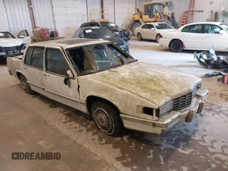 1992 Cadillac DeVille z VIN 1G6CD53B3N4251173, wystawiony jako IAAI lot #41966260 z przebiegiem Nie podano mil oraz . Historia ofert i sprzedaży dostępna na DreamBid. Obrazek 1.
