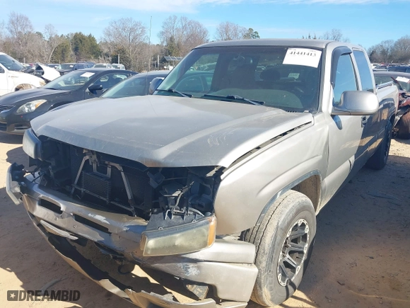 2003 Chevrolet Silverado 1500 LS with VIN 2GCEC19V631320403, listed as a IAAI auction lot 41441413 with 245,993 mi miles. Bid and sale history available at carsss.com. Image 2.