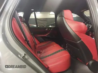 2021 BMW X5 M z VIN 5YMJU0C04M9F63827, wystawiony jako IAAI lot #42351633 z przebiegiem 31 232 mil mil oraz . Historia ofert i sprzedaży dostępna na DreamBid. Obrazek 8.