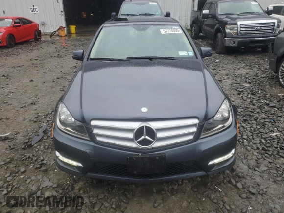 2013 Mercedes-Benz C 300 Sport z VIN WDDGF8AB9DR272176, wystawiony jako Copart lot #57334095 z przebiegiem 125 027 mil mil oraz Szkoda całkowita • Salvage title. Historia ofert i sprzedaży dostępna na DreamBid. Obrazek 5.