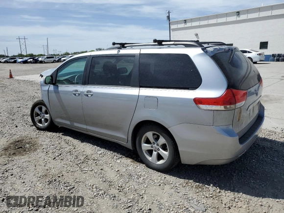 2011 Toyota Sienna LE AAS с VIN 5TDKK3DC9BS149113, выставлен на аукционе Copart как лот 56712085 с пробегом 212 294 миль миль и Списание • Salvage title. История ставок и продаж доступна на DreamBid. Изображение 2.