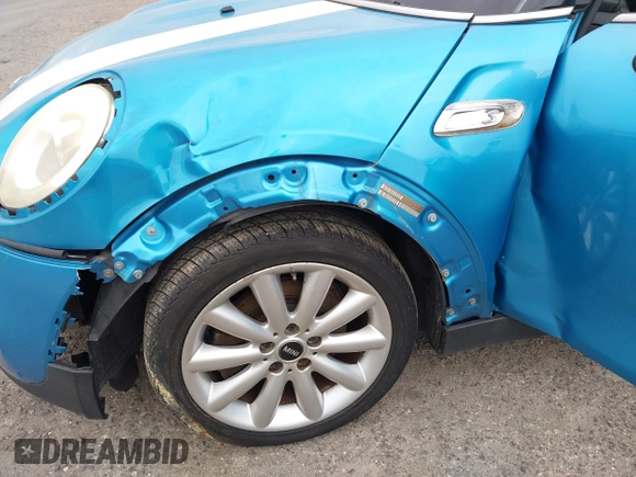 2017 MINI Hardtop 4 Door Cooper S z VIN WMWXU3C37H2F48944, wystawiony jako IAAI lot #41732140 z przebiegiem 154 563 mil mil oraz . Historia ofert i sprzedaży dostępna na DreamBid. Obrazek 6.