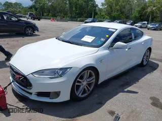 2013 Tesla Model S с VIN 5YJSA1AC8DFP10260, выставлен на аукционе IAAI как лот 42545156 с пробегом 121 329 миль миль и . История ставок и продаж доступна на DreamBid. Изображение 19.