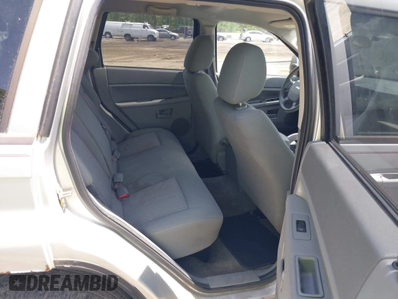2007 Jeep Grand Cherokee Laredo with VIN 1J8GS48K47C516272, listed as a IAAI auction lot 42155035 with 181,132 mi miles. Bid and sale history available at carsss.com. Image 8.