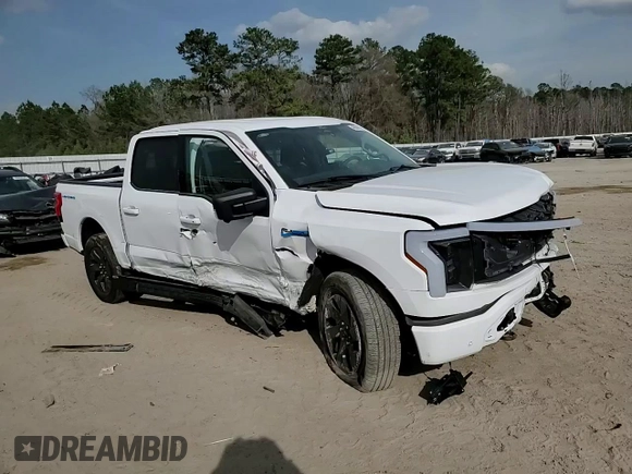 2024 Ford F-150 Lightning Flash z VIN 1FT6W3L70RWG21137, wystawiony jako Copart lot #48894615 z przebiegiem Nie podano mil oraz Szkoda całkowita • Salvage title. Historia ofert i sprzedaży dostępna na DreamBid. Obrazek 11.