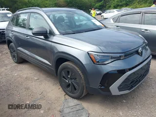 2025 Volkswagen Taos z VIN 3VV5C7B25SM030763, wystawiony jako IAAI lot #42191901 z przebiegiem 2506 mil mil oraz . Historia ofert i sprzedaży dostępna na DreamBid. Obrazek 1.