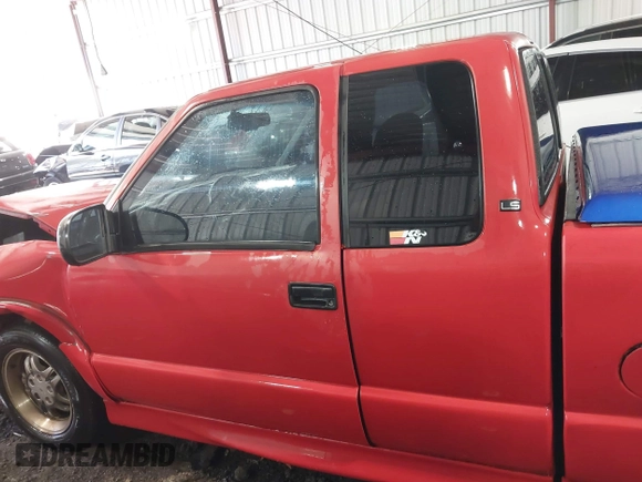 2000 Chevrolet S-10 LS with VIN 1GCCS19W2Y8203649, listed as a IAAI auction lot 41710234 with 153,616 mi miles. Bid and sale history available at carsss.com. Image 15.