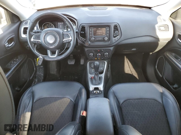 2017 Jeep Compass Latitude z VIN 3C4NJDBB0HT693451, wystawiony jako Copart lot #41578995 z przebiegiem 88 731 mil mil oraz Szkoda całkowita • Salvage title. Historia ofert i sprzedaży dostępna na DreamBid. Obrazek 8.