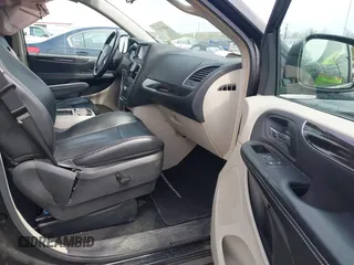 2011 Chrysler Town & Country Touring L with VIN 2A4RR8DG7BR641782, listed as a IAAI auction lot 42042025 with 141,884 mi miles and . Bid and sale history available at DreamBid. Image 5.