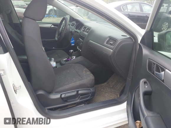 2015 Volkswagen Jetta SE with VIN 3VWD17AJXFM332383, listed as a IAAI auction lot 42237296 with 119,393 mi miles and . Bid and sale history available at DreamBid. Image 5.