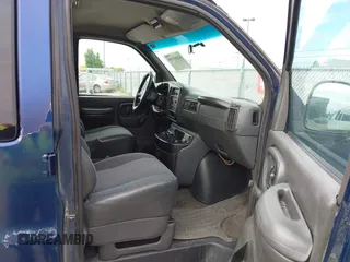 2002 Chevrolet Express with VIN 1GAHG39RX21222715, listed as a IAAI auction lot 42201370 with 107,516 mi miles. Bid and sale history available at carsss.com. Image 5.