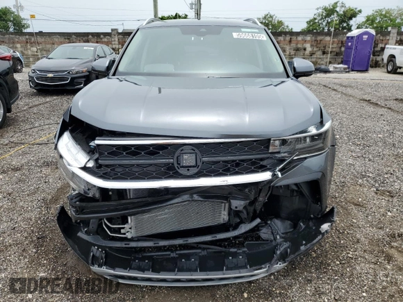 2024 Volkswagen Taos SE z VIN 3VVSX7B24RM131777, wystawiony jako Copart lot #59668105 z przebiegiem 11 100 mil mil oraz Nie do naprawy • Non repairable. Historia ofert i sprzedaży dostępna na DreamBid. Obrazek 5.