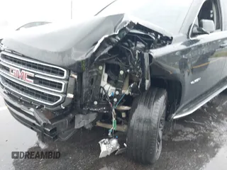 2016 GMC Yukon SLT with VIN 1GKS1BKC8GR217962, listed as a IAAI auction lot 40422726 with 182,293 mi miles. Bid and sale history available at carsss.com. Image 6.