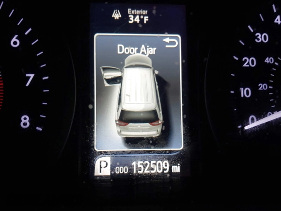 2017 Toyota Sienna XLE Auto Access Seat with VIN 5TDYZ3DC8HS769921, listed as a IAAI auction lot 41237055 with 152,509 mi miles and . Bid and sale history available at DreamBid. Image 7.