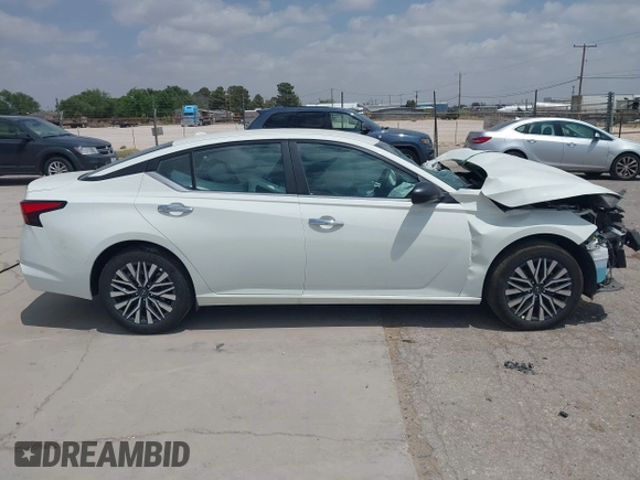 2025 Nissan Altima SV with VIN 1N4BL4DV3SN373851, listed as a IAAI auction lot 42123464 with 4,401 mi miles and . Bid and sale history available at DreamBid. Image 12.