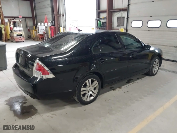 2007 Ford Fusion SE with VIN 3FAHP07Z97R275689, listed as a IAAI auction lot 42040917 with 183,886 mi miles. Bid and sale history available at carsss.com. Image 4.