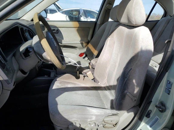 2004 Hyundai Elantra GLS z VIN KMHDN46D24U906147, wystawiony jako Copart lot #78170704 z przebiegiem 179 207 mil mil oraz Czysty tytuł • Clean title. Historia ofert i sprzedaży dostępna na DreamBid. Obrazek 7.