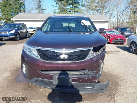 2014 Kia Sorento LX with VIN 5XYKT4A67EG463314, listed as a IAAI auction lot 41994387 with 164,461 mi miles. Bid and sale history available at carsss.com. Image 12.