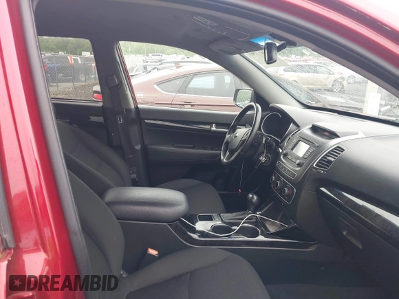 2014 Kia Sorento LX z VIN 5XYKT4A73EG547445, wystawiony jako IAAI lot #42277363 z przebiegiem 76 026 mil mil oraz . Historia ofert i sprzedaży dostępna na DreamBid. Obrazek 5.