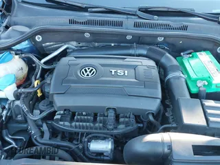 2015 Volkswagen Jetta SE z VIN 3VWD07AJ4FM285676, wystawiony jako IAAI lot #41787061 z przebiegiem 142 537 mil mil oraz . Historia ofert i sprzedaży dostępna na DreamBid. Obrazek 10.