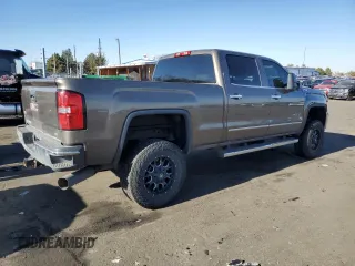 2015 GMC Sierra 3500HD SLT z VIN 1GT423E88FF189157, wystawiony jako Copart lot #84967694 z przebiegiem 137 147 mil mil oraz Czysty tytuł • Clean title. Historia ofert i sprzedaży dostępna na DreamBid. Obrazek 3.