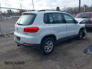 2015 Volkswagen Tiguan SE z VIN WVGBV7AX8FW582171, wystawiony jako IAAI lot #41442290 z przebiegiem 127 642 mil mil oraz . Historia ofert i sprzedaży dostępna na DreamBid. Obrazek 4.