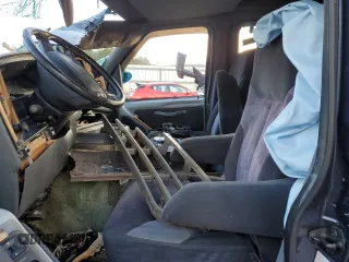 1996 Ford Econoline Cargo z VIN 1FDEE14H2THB04228, wystawiony jako Copart lot #85051754 z przebiegiem Nie podano mil oraz Szkoda całkowita • Salvage title. Historia ofert i sprzedaży dostępna na DreamBid. Obrazek 7.