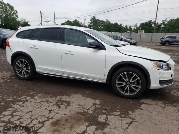 2016 Volvo V60 Cross Country T5 Platinum with VIN YV4612HM8G1006768, listed as a Copart auction lot 60576253 with 64,418 mi miles. Bid and sale history available at carsss.com. Image 4.