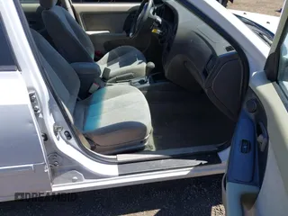 2006 Hyundai Elantra GLS z VIN KMHDN46D26U319580, wystawiony jako IAAI lot #42404759 z przebiegiem 143 589 mil mil oraz . Historia ofert i sprzedaży dostępna na DreamBid. Obrazek 5.