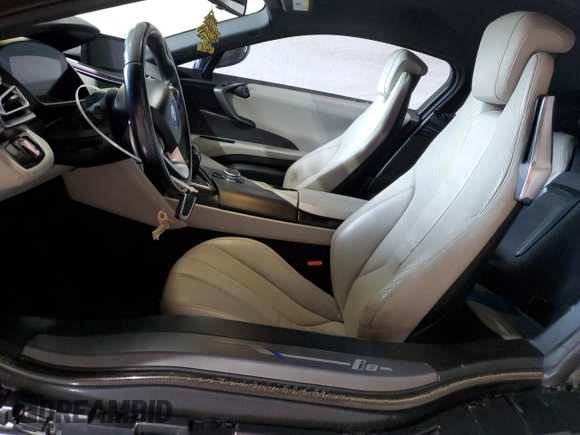 2015 BMW i8 z VIN WBY2Z2C50FV674452, wystawiony jako Copart lot #58845855 z przebiegiem 119 mil mil oraz Czysty tytuł • Clean title. Historia ofert i sprzedaży dostępna na DreamBid. Obrazek 7.