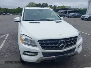 2014 Mercedes-Benz M 350 z VIN 4JGDA5HB0EA362358, wystawiony jako IAAI lot #42344123 z przebiegiem 98 187 mil mil oraz . Historia ofert i sprzedaży dostępna na DreamBid. Obrazek 6.