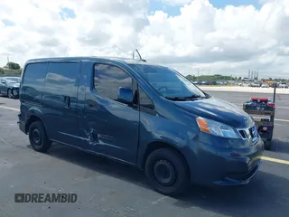2018 Nissan NV200 SV z VIN 3N6CM0KN0JK690074, wystawiony jako IAAI lot #42708408 z przebiegiem 95 093 mil mil oraz . Historia ofert i sprzedaży dostępna na DreamBid. Obrazek 1.