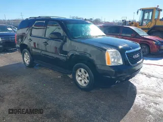2007 GMC Yukon SLT with VIN 1GKFK13097J316933, listed as a IAAI auction lot 41330144 with 263,177 mi miles. Bid and sale history available at carsss.com. Image 1.