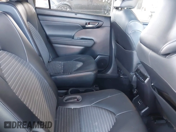 2021 Toyota Highlander XSE with VIN 5TDLZRBH6MS082409, listed as a IAAI auction lot 40172495 with 29,328 mi miles and . Bid and sale history available at DreamBid. Image 8.