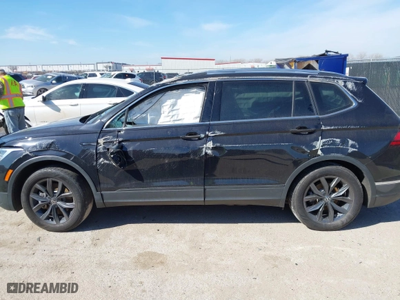 2022 Volkswagen Tiguan SE with VIN 3VV3B7AX7NM168302, listed as a IAAI auction lot 41588270 with 1 mi miles. Bid and sale history available at carsss.com. Image 6.