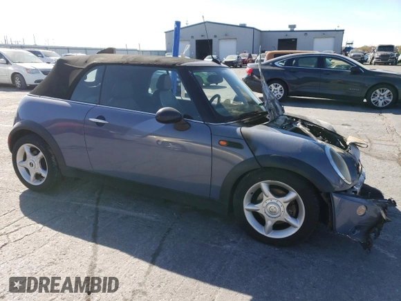 2006 MINI Convertible с VIN WMWRF33556TF64247, выставлен на аукционе Copart как лот 88324875 с пробегом Не указан миль и На запчасти • Non repairable. История ставок и продаж доступна на DreamBid. Изображение 4.