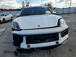 2024 Porsche Cayenne z VIN WP1AA2AY5RDA12912, wystawiony jako Copart lot #44555195 z przebiegiem 7 587 mil mil oraz Szkoda całkowita • Salvage title. Historia ofert i sprzedaży dostępna na DreamBid. Obrazek 5.