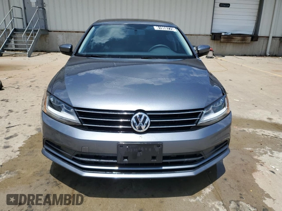 2017 Volkswagen Jetta S z VIN 3VW2B7AJXHM313582, wystawiony jako Copart lot #61959775 z przebiegiem 60 831 mil mil oraz Czysty tytuł • Clean title. Historia ofert i sprzedaży dostępna na DreamBid. Obrazek 5.