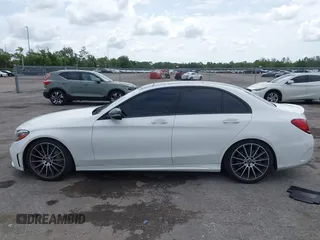 2019 Mercedes-Benz C 300 z VIN 55SWF8EB4KU318644, wystawiony jako IAAI lot #42627064 z przebiegiem 60 400 mil mil oraz . Historia ofert i sprzedaży dostępna na DreamBid. Obrazek 14.