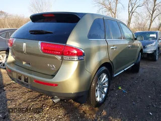 2013 Lincoln MKX z VIN 2LMDJ8JK6DBL06315, wystawiony jako IAAI lot #41737956 z przebiegiem 134 423 mil mil oraz . Historia ofert i sprzedaży dostępna na DreamBid. Obrazek 4.
