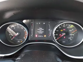 2020 Jeep Compass Altitude z VIN 3C4NJCBB8LT124978, wystawiony jako IAAI lot #42084990 z przebiegiem 101 501 mil mil oraz . Historia ofert i sprzedaży dostępna na DreamBid. Obrazek 7.