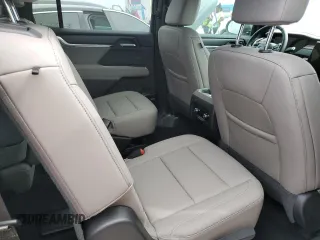 2024 GMC Acadia FWD Elevation z VIN 1GKENKKS7RJ172006, wystawiony jako Copart lot #74975404 z przebiegiem 3311 mil mil oraz Szkody całkowita. Historia ofert i sprzedaży dostępna na DreamBid. Obrazek 11.
