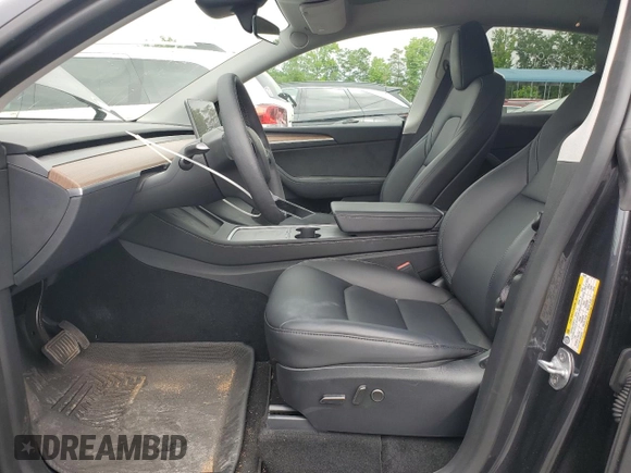 2024 Tesla Model Y z VIN 7SAYGDED5RF018979, wystawiony jako Copart lot #55651195 z przebiegiem 10 488 mil mil oraz Czysty tytuł • Clean title. Historia ofert i sprzedaży dostępna na DreamBid. Obrazek 7.