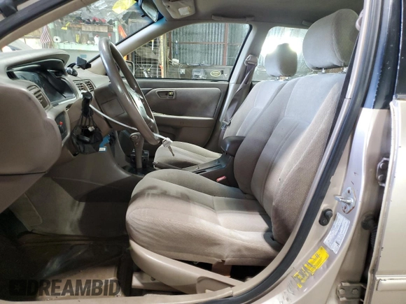 2001 Toyota Camry CE z VIN 4T1BG28K71U783281, wystawiony jako Copart lot #56876585 z przebiegiem 110 735 mil mil oraz Czysty tytuł • Clean title. Historia ofert i sprzedaży dostępna na DreamBid. Obrazek 7.