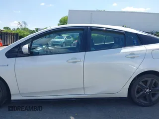 2017 Toyota Prius Two with VIN JTDKARFU4H3051645, listed as a IAAI auction lot 41991804 with 301,338 mi miles. Bid and sale history available at carsss.com. Image 14.